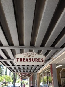 Treasures 225x300 I HEART ANTIQUES: A Paris kind of day in Old Towne Orange
