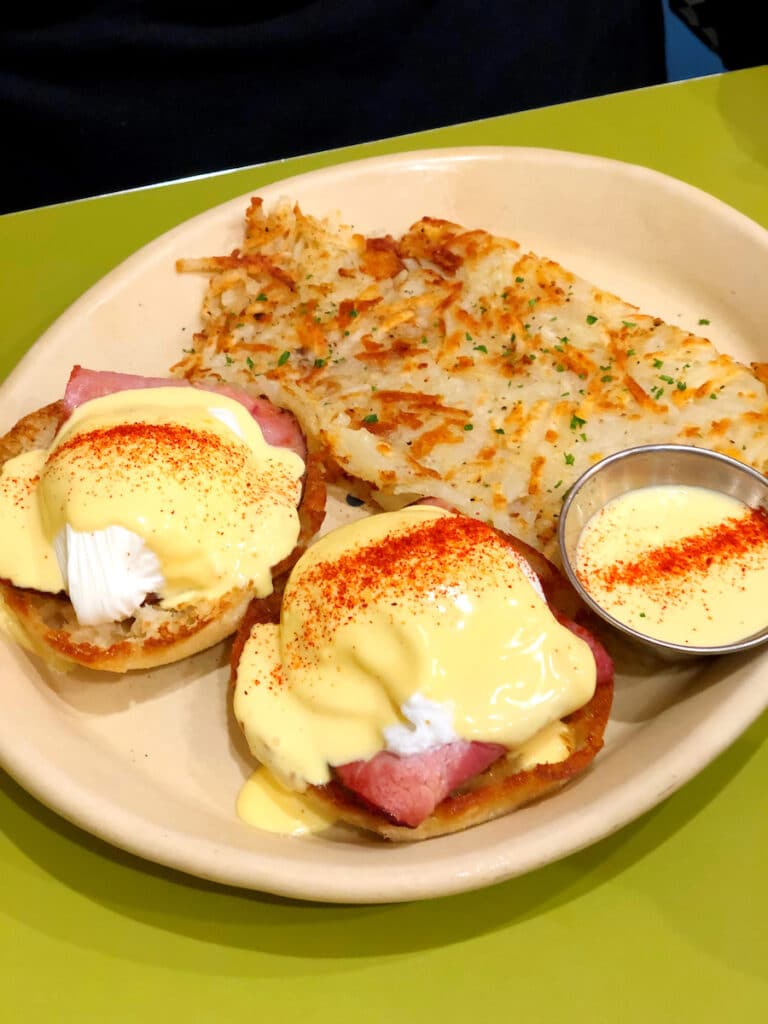 eggs Benedict at snooze eatery in orange